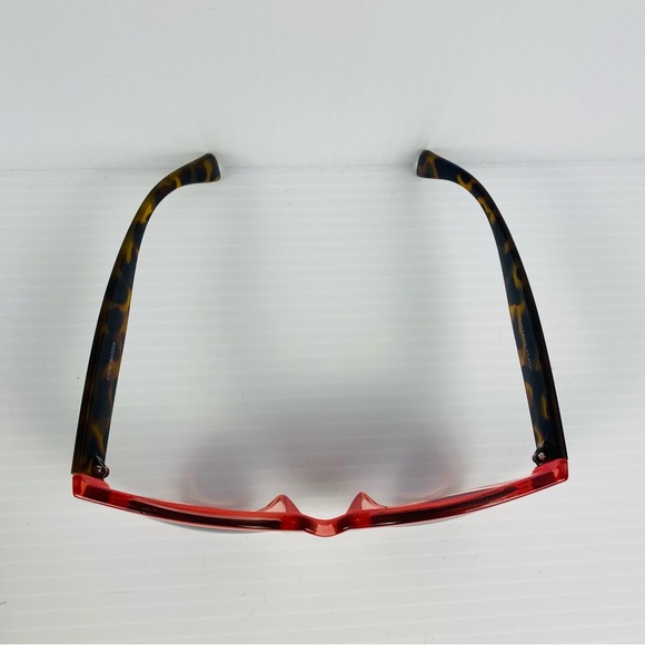 Steve Madden Ombre Salmon with Tortoise Shell Arms Sunglasses - Picture 5 of 7